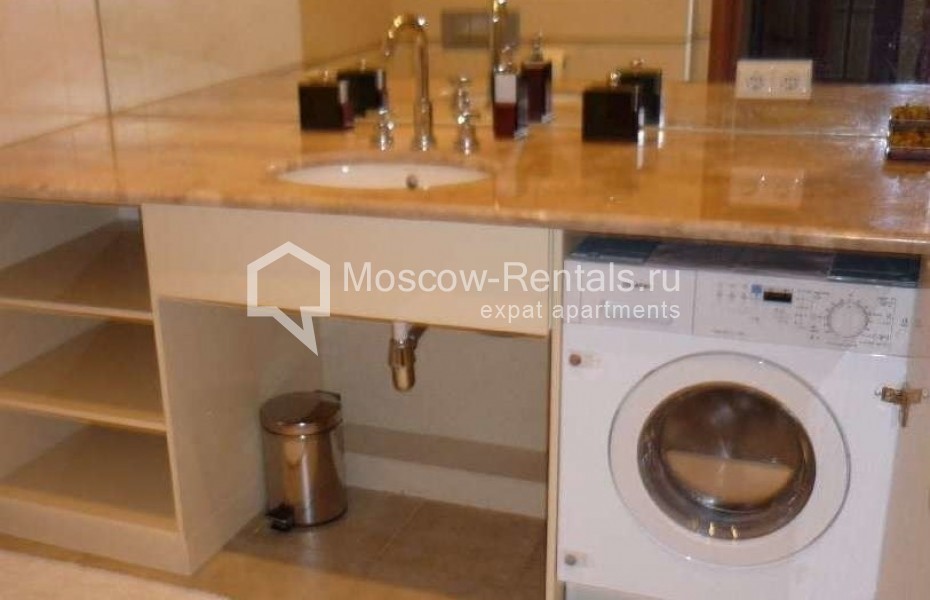 Photo #9 3-room (2 BR) apartment for <a href="http://moscow-rentals.ru/en/articles/long-term-rent" target="_blank">a long-term</a> rent
 in Russia, Moscow, Mosfilmovskaya str, 70 bld 3