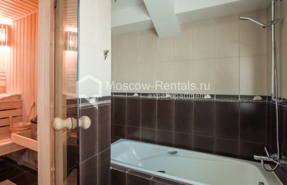 Photo #12 4-room (3 BR) apartment for <a href="http://moscow-rentals.ru/en/articles/long-term-rent" target="_blank">a long-term</a> rent
 in Russia, Moscow, Gusyatnikov lane, 13/3