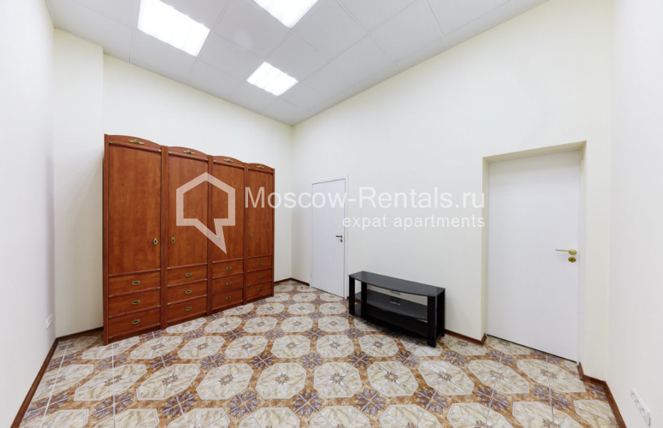 Photo #7 4-room (3 BR) apartment for <a href="http://moscow-rentals.ru/en/articles/long-term-rent" target="_blank">a long-term</a> rent
 in Russia, Moscow, Slesarnyi lane, 3