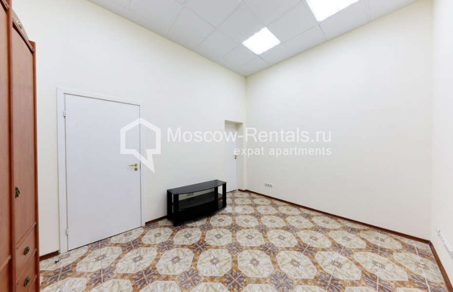 Photo #8 4-room (3 BR) apartment for <a href="http://moscow-rentals.ru/en/articles/long-term-rent" target="_blank">a long-term</a> rent
 in Russia, Moscow, Slesarnyi lane, 3