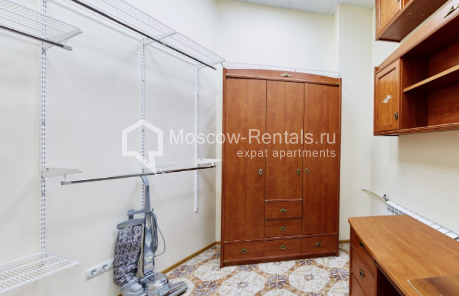 Photo #9 4-room (3 BR) apartment for <a href="http://moscow-rentals.ru/en/articles/long-term-rent" target="_blank">a long-term</a> rent
 in Russia, Moscow, Slesarnyi lane, 3
