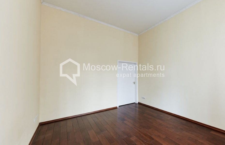 Photo #19 4-room (3 BR) apartment for <a href="http://moscow-rentals.ru/en/articles/long-term-rent" target="_blank">a long-term</a> rent
 in Russia, Moscow, Slesarnyi lane, 3