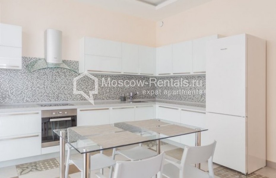 Photo #10 4-room (3 BR) apartment for <a href="http://moscow-rentals.ru/en/articles/long-term-rent" target="_blank">a long-term</a> rent
 in Russia, Moscow, 1st Smolenskyi lane, 21