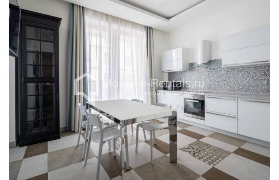 Photo #5 4-room (3 BR) apartment for <a href="http://moscow-rentals.ru/en/articles/long-term-rent" target="_blank">a long-term</a> rent
 in Russia, Moscow, 1st Smolenskyi lane, 21