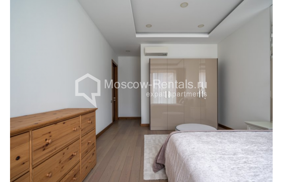 Photo #12 4-room (3 BR) apartment for <a href="http://moscow-rentals.ru/en/articles/long-term-rent" target="_blank">a long-term</a> rent
 in Russia, Moscow, 1st Smolenskyi lane, 21