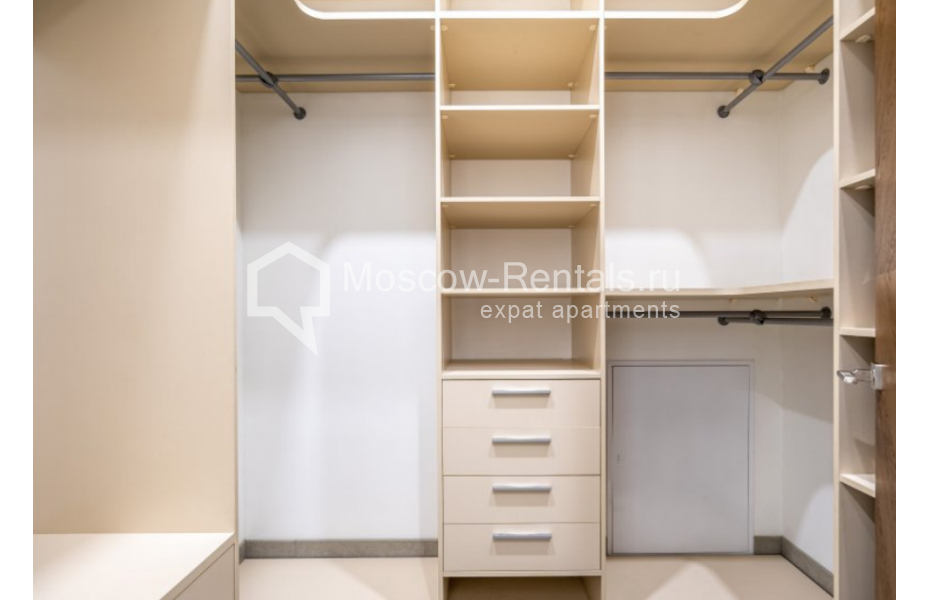 Photo #22 4-room (3 BR) apartment for <a href="http://moscow-rentals.ru/en/articles/long-term-rent" target="_blank">a long-term</a> rent
 in Russia, Moscow, 1st Smolenskyi lane, 21