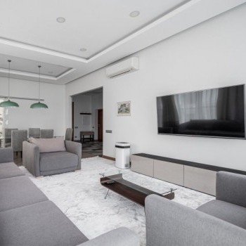 Photo #2 4-room (3 BR) apartment for <a href="http://moscow-rentals.ru/en/articles/long-term-rent" target="_blank">a long-term</a> rent
 in Russia, Moscow, 1st Smolenskyi lane, 21