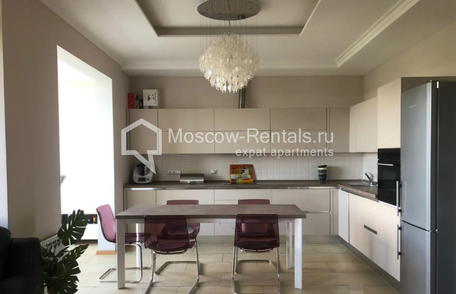 Photo #1 4-room (3 BR) apartment for <a href="http://moscow-rentals.ru/en/articles/long-term-rent" target="_blank">a long-term</a> rent
 in Russia, Moscow, Sosnovaya alleya, 1