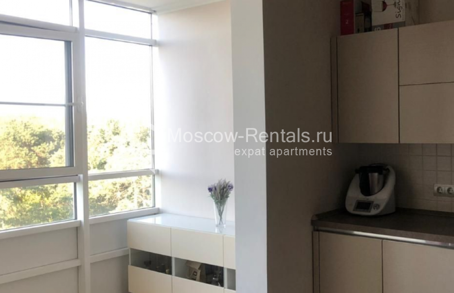 Photo #2 4-room (3 BR) apartment for <a href="http://moscow-rentals.ru/en/articles/long-term-rent" target="_blank">a long-term</a> rent
 in Russia, Moscow, Sosnovaya alleya, 1