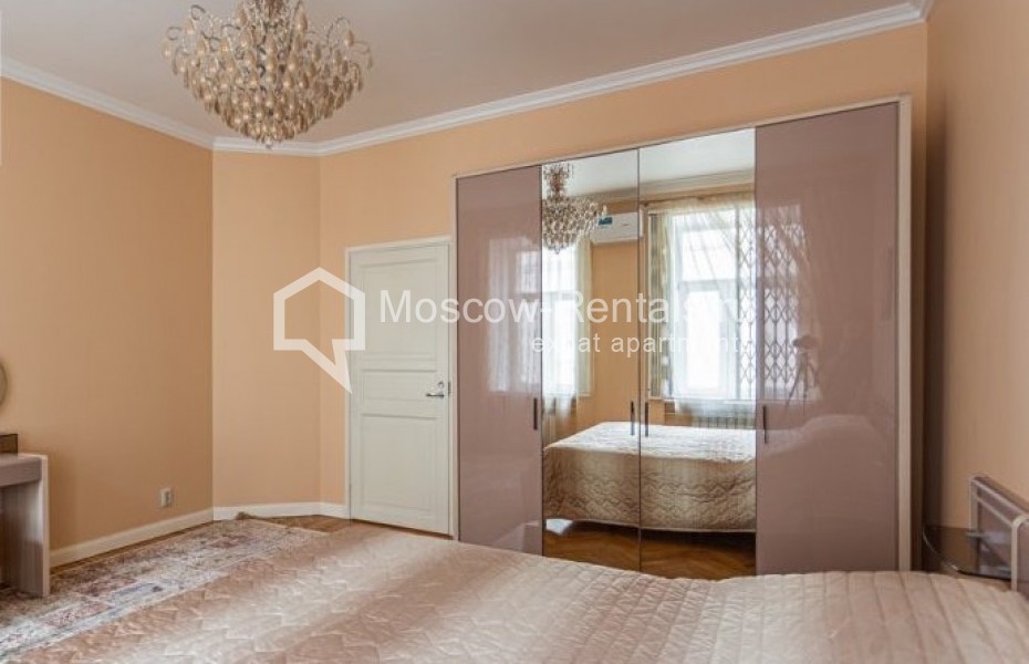 Photo #11 4-room (3 BR) apartment for <a href="http://moscow-rentals.ru/en/articles/long-term-rent" target="_blank">a long-term</a> rent
 in Russia, Moscow, B. Patriarshi lane, 4
