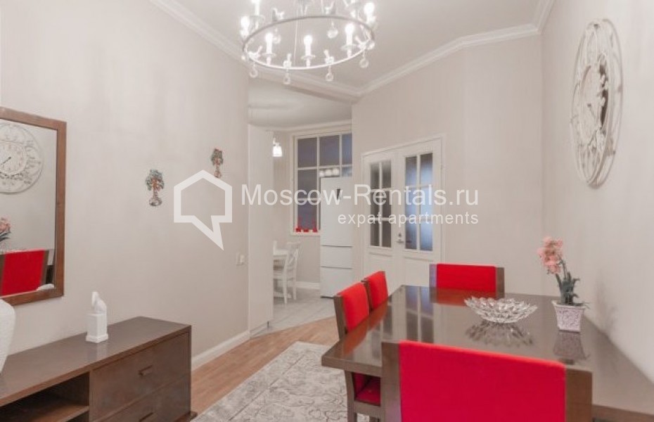 Photo #4 4-room (3 BR) apartment for <a href="http://moscow-rentals.ru/en/articles/long-term-rent" target="_blank">a long-term</a> rent
 in Russia, Moscow, B. Patriarshi lane, 4
