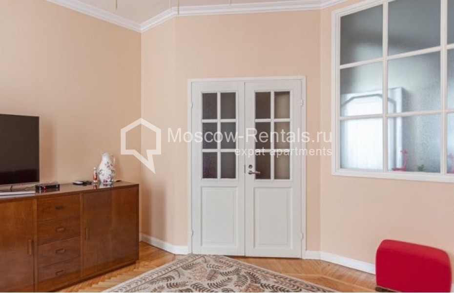 Photo #5 4-room (3 BR) apartment for <a href="http://moscow-rentals.ru/en/articles/long-term-rent" target="_blank">a long-term</a> rent
 in Russia, Moscow, B. Patriarshi lane, 4