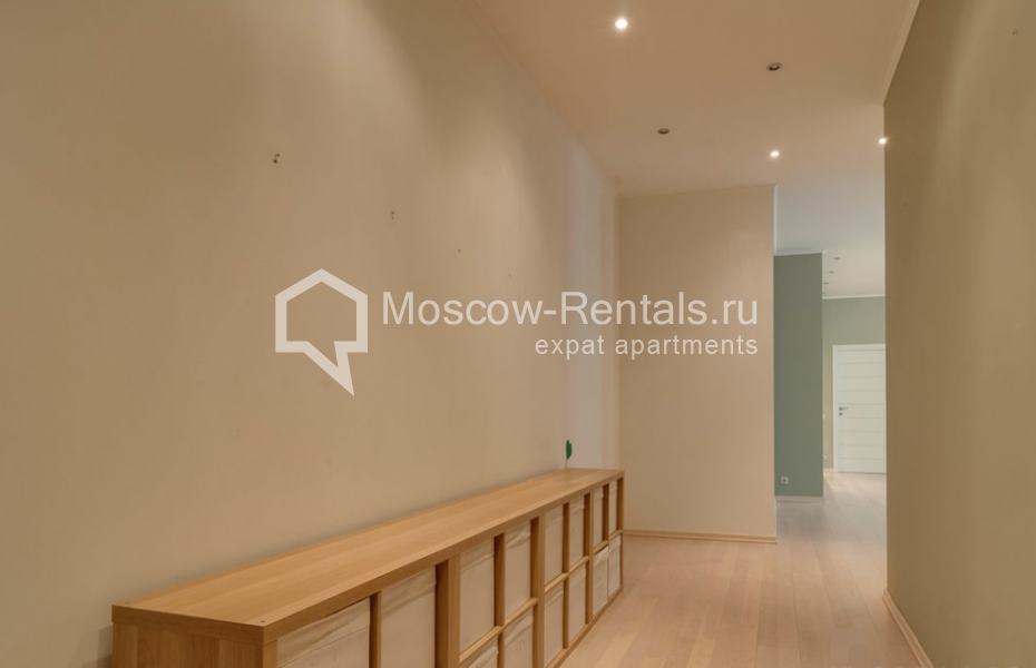 Фото №2 3-комн. кв. в аренду на длительный срок в Россия, Москва, Трехпрудный переулок, 11/13С1