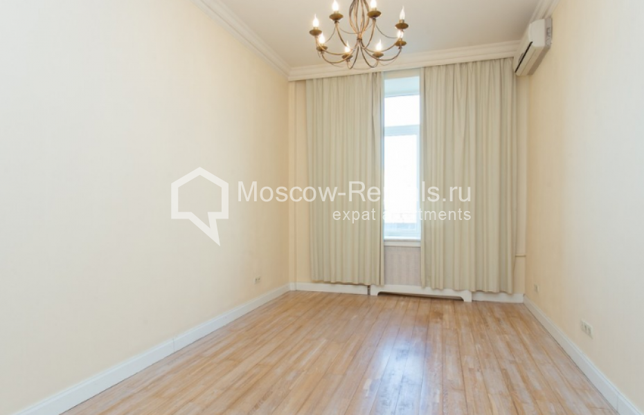 Photo #6 4-room (3 BR) apartment for <a href="http://moscow-rentals.ru/en/articles/long-term-rent" target="_blank">a long-term</a> rent
 in Russia, Moscow, Malaya Bronnaya str, 21/13 bld 1