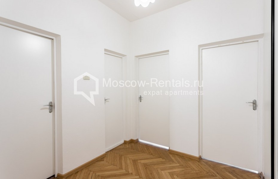Photo #11 4-room (3 BR) apartment for <a href="http://moscow-rentals.ru/en/articles/long-term-rent" target="_blank">a long-term</a> rent
 in Russia, Moscow, B. Yakimanka str, 26