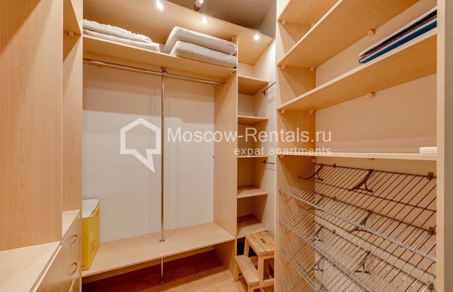 Photo #13 3-room (2 BR) apartment for <a href="http://moscow-rentals.ru/en/articles/long-term-rent" target="_blank">a long-term</a> rent
 in Russia, Moscow, M. Polyanka str, 2