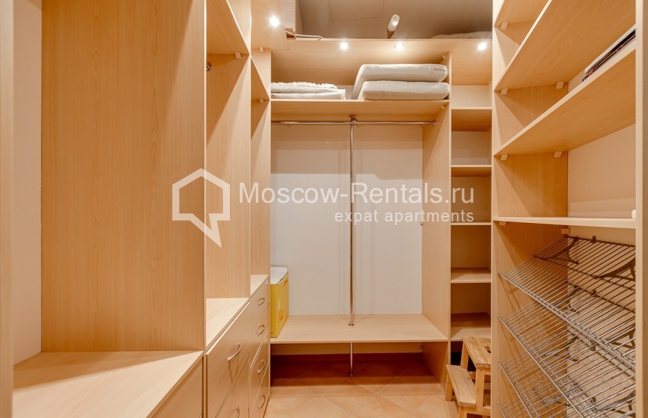 Photo #14 3-room (2 BR) apartment for <a href="http://moscow-rentals.ru/en/articles/long-term-rent" target="_blank">a long-term</a> rent
 in Russia, Moscow, M. Polyanka str, 2