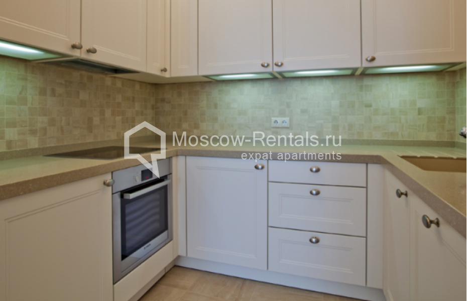 Photo #3 5-room (4 BR) apartment for <a href="http://moscow-rentals.ru/en/articles/long-term-rent" target="_blank">a long-term</a> rent
 in Russia, Moscow, Kazarmennyi lane, 3