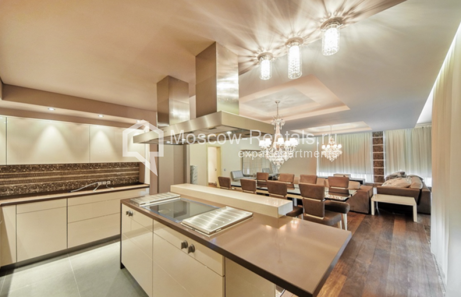 Фото №1 5-комн. кв. в аренду на длительный срок в Россия, Москва, Островной проезд, 8