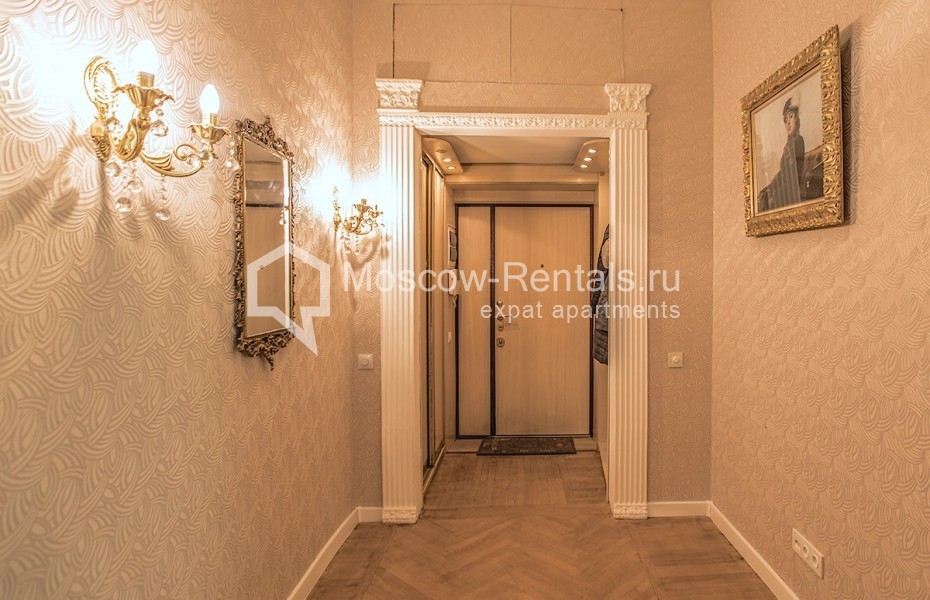 Photo #10 3-room (2 BR) apartment for <a href="http://moscow-rentals.ru/en/articles/long-term-rent" target="_blank">a long-term</a> rent
 in Russia, Moscow, Tarasa Shevchenko emb, 1