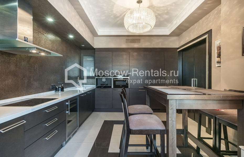 Photo #5 4-room (3 BR) apartment for <a href="http://moscow-rentals.ru/en/articles/long-term-rent" target="_blank">a long-term</a> rent
 in Russia, Moscow, Profsoyuznaya str, 25К1