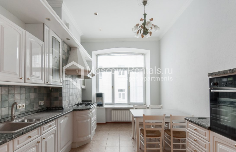 Photo #2 3-room (2 BR) apartment for <a href="http://moscow-rentals.ru/en/articles/long-term-rent" target="_blank">a long-term</a> rent
 in Russia, Moscow, Varsonofievskyi lane, 4С1