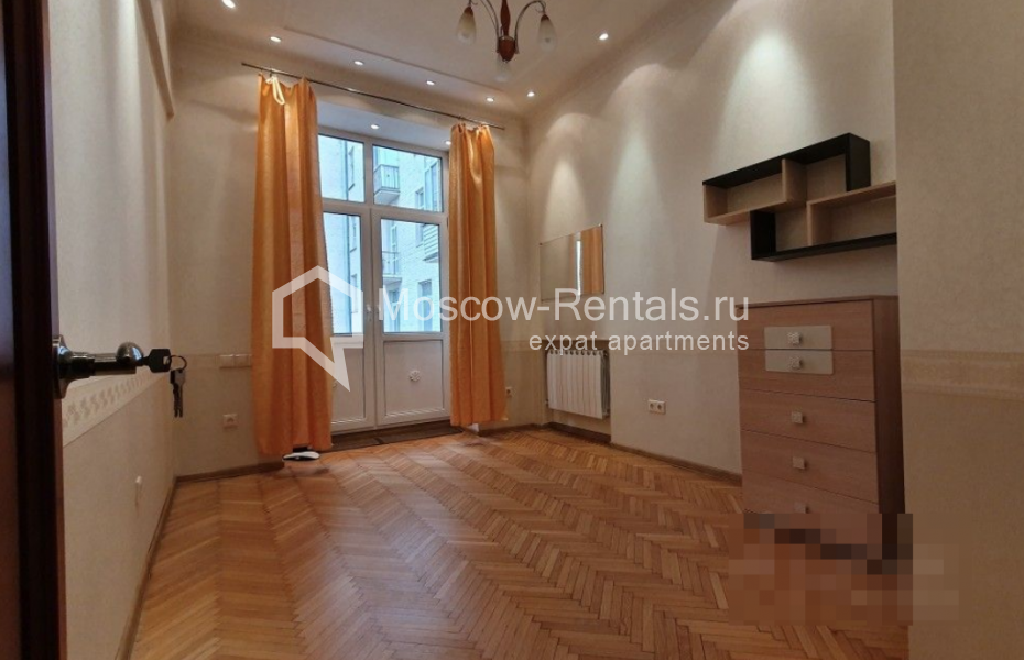 Photo #9 3-room (2 BR) apartment for <a href="http://moscow-rentals.ru/en/articles/long-term-rent" target="_blank">a long-term</a> rent
 in Russia, Moscow, Karetnyi ryad, 5/10С2