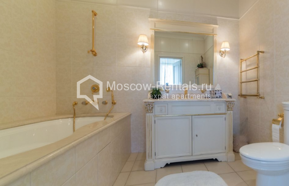 Photo #12 4-room (3 BR) apartment for <a href="http://moscow-rentals.ru/en/articles/long-term-rent" target="_blank">a long-term</a> rent
 in Russia, Moscow, Vorontsovskyi prudy str, 3