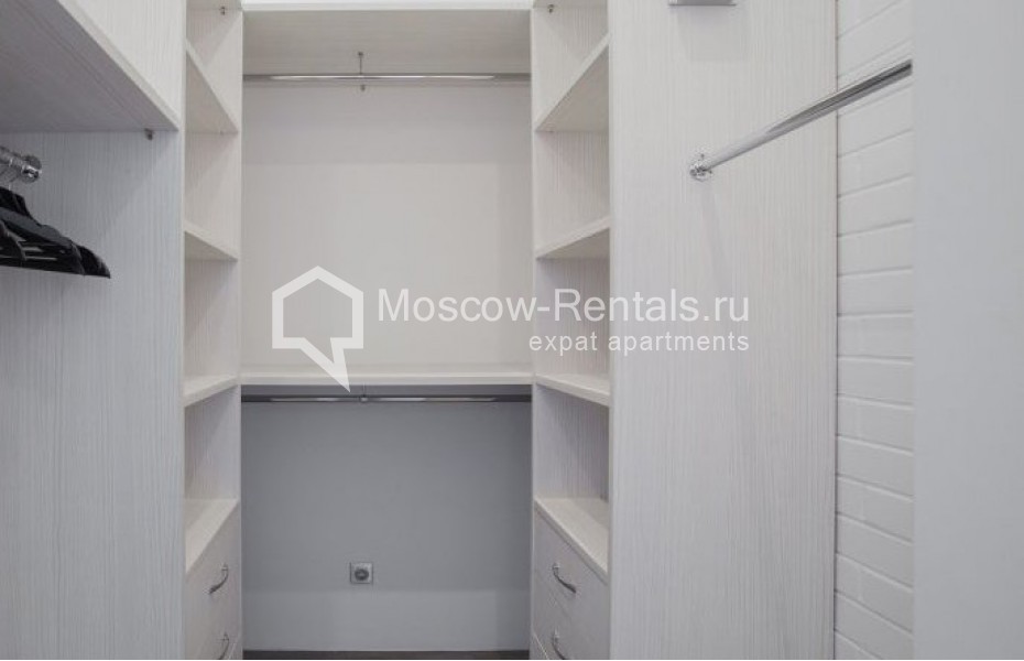 Photo #8 3-room (2 BR) apartment for <a href="http://moscow-rentals.ru/en/articles/long-term-rent" target="_blank">a long-term</a> rent
 in Russia, Moscow, Mosfilmovskaya str, 8