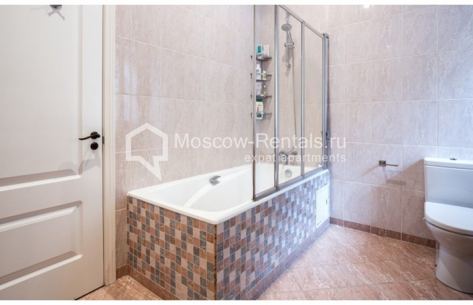 Photo #13 4-room (3 BR) apartment for <a href="http://moscow-rentals.ru/en/articles/long-term-rent" target="_blank">a long-term</a> rent
 in Russia, Moscow, Gusyatnikov lane, 13/3