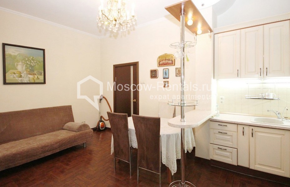 Photo #2 3-room (2 BR) apartment for <a href="http://moscow-rentals.ru/en/articles/long-term-rent" target="_blank">a long-term</a> rent
 in Russia, Moscow, Tarasa Shevchenko emb, 1/2