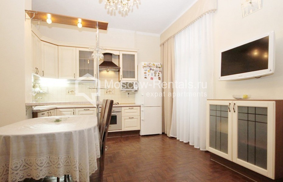 Photo #1 3-room (2 BR) apartment for <a href="http://moscow-rentals.ru/en/articles/long-term-rent" target="_blank">a long-term</a> rent
 in Russia, Moscow, Tarasa Shevchenko emb, 1/2