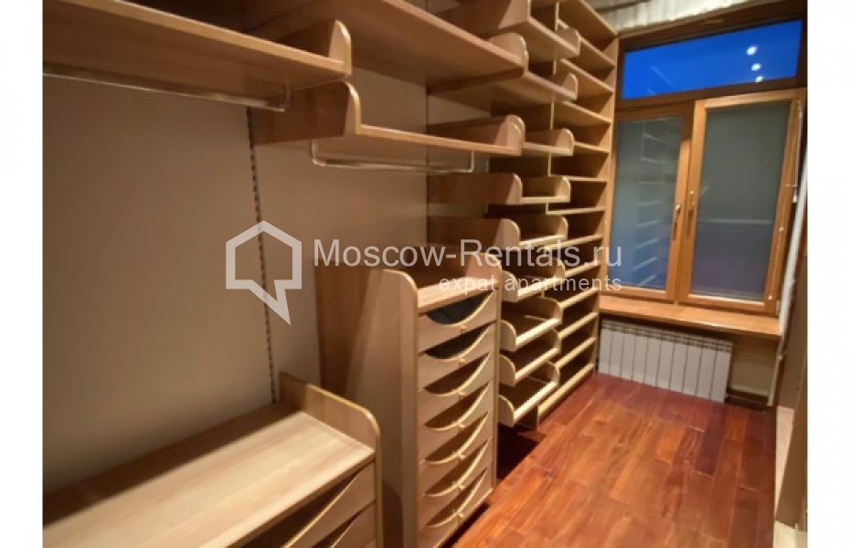 Photo #9 4-room (3 BR) apartment for <a href="http://moscow-rentals.ru/en/articles/long-term-rent" target="_blank">a long-term</a> rent
 in Russia, Moscow, Prechistenka str, 24/1