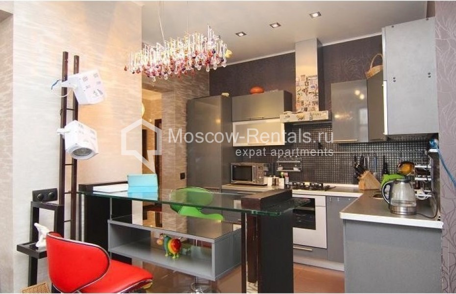 Photo #5 3-room (2 BR) apartment for <a href="http://moscow-rentals.ru/en/articles/long-term-rent" target="_blank">a long-term</a> rent
 in Russia, Moscow, Mansurovsky lane, 6