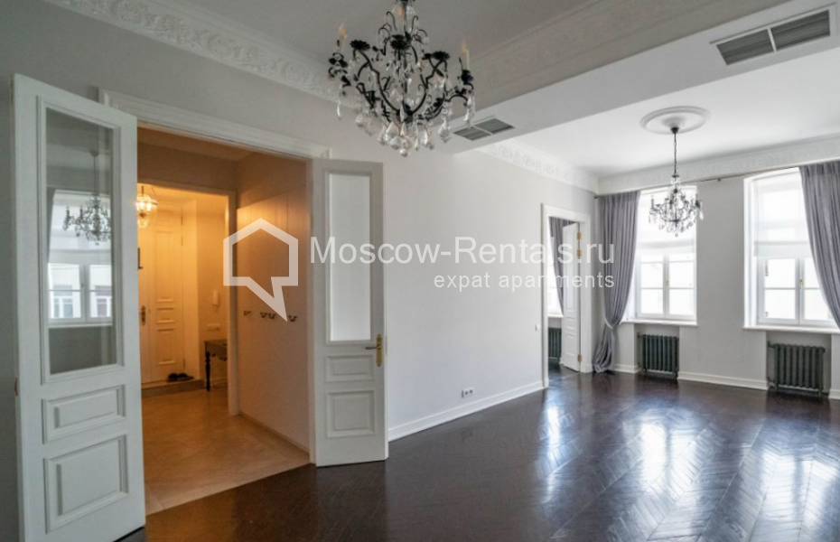 Photo #4 4-room (3 BR) apartment for <a href="http://moscow-rentals.ru/en/articles/long-term-rent" target="_blank">a long-term</a> rent
 in Russia, Moscow, B. Dmitrovka str, 20с2