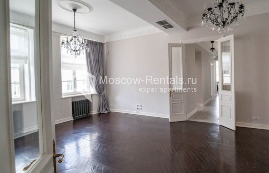 Photo #2 4-room (3 BR) apartment for <a href="http://moscow-rentals.ru/en/articles/long-term-rent" target="_blank">a long-term</a> rent
 in Russia, Moscow, B. Dmitrovka str, 20с2