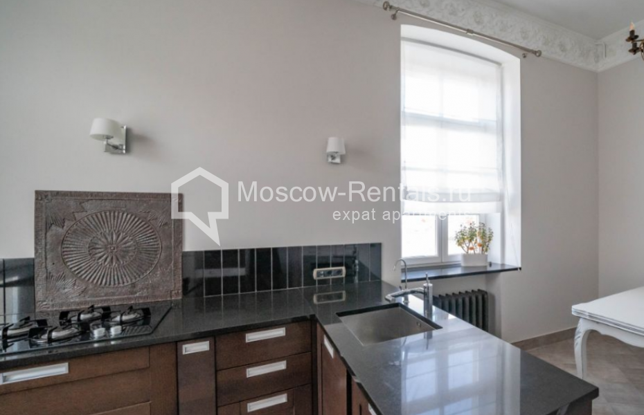 Photo #8 4-room (3 BR) apartment for <a href="http://moscow-rentals.ru/en/articles/long-term-rent" target="_blank">a long-term</a> rent
 in Russia, Moscow, B. Dmitrovka str, 20с2