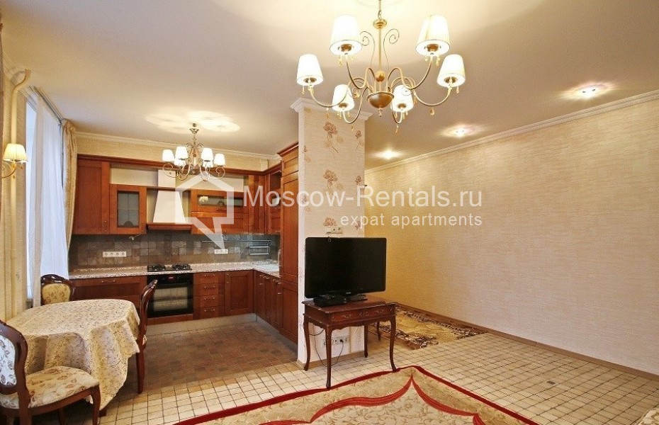 Photo #3 3-room (2 BR) apartment for <a href="http://moscow-rentals.ru/en/articles/long-term-rent" target="_blank">a long-term</a> rent
 in Russia, Moscow, Kutuzovsky prosp, 30/32