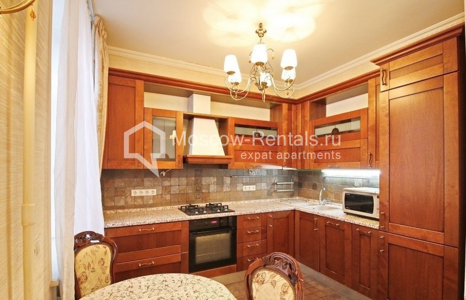Photo #1 3-room (2 BR) apartment for <a href="http://moscow-rentals.ru/en/articles/long-term-rent" target="_blank">a long-term</a> rent
 in Russia, Moscow, Kutuzovsky prosp, 30/32