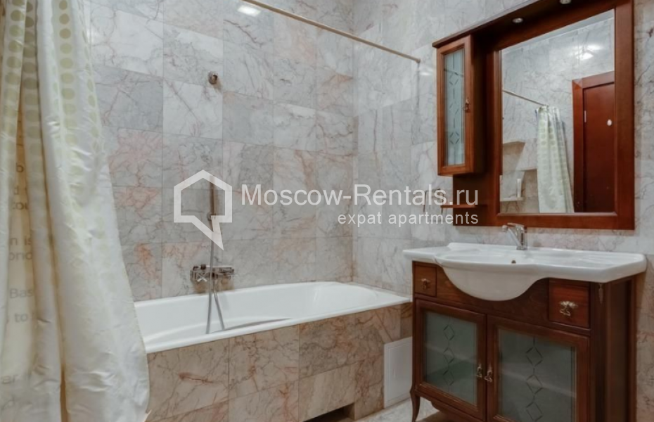 Photo #12 4-room (3 BR) apartment for <a href="http://moscow-rentals.ru/en/articles/long-term-rent" target="_blank">a long-term</a> rent
 in Russia, Moscow, Arbat str, 27/47
