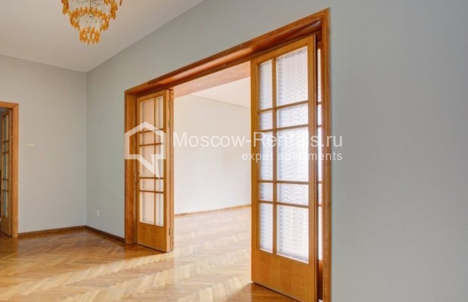 Photo #1 4-room (3 BR) apartment for <a href="http://moscow-rentals.ru/en/articles/long-term-rent" target="_blank">a long-term</a> rent
 in Russia, Moscow, Granatnyi lane, 10С1