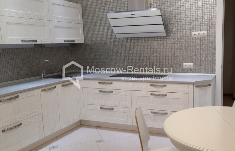 Photo #7 3-room (2 BR) apartment for <a href="http://moscow-rentals.ru/en/articles/long-term-rent" target="_blank">a long-term</a> rent
 in Russia, Moscow, Dmitriya Uliyanova str, 31