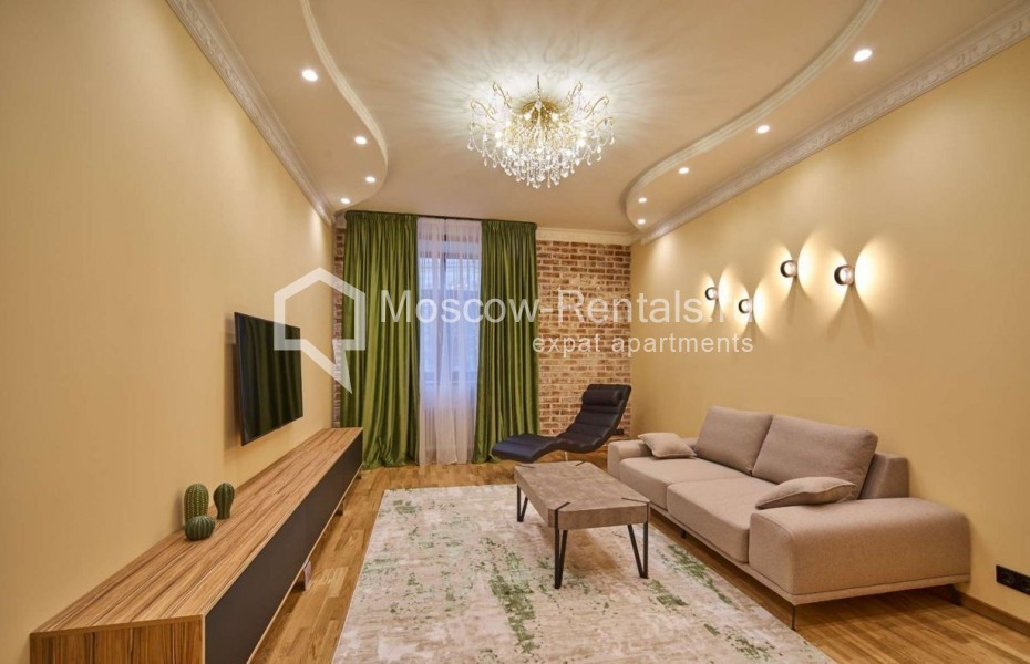 Photo #1 3-room (2 BR) apartment for <a href="http://moscow-rentals.ru/en/articles/long-term-rent" target="_blank">a long-term</a> rent
 in Russia, Moscow, Chistoprudnyi blv, 9с/1