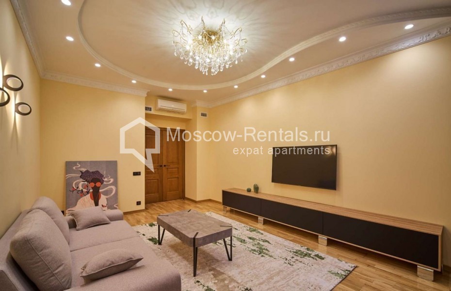 Photo #4 3-room (2 BR) apartment for <a href="http://moscow-rentals.ru/en/articles/long-term-rent" target="_blank">a long-term</a> rent
 in Russia, Moscow, Chistoprudnyi blv, 9с/1