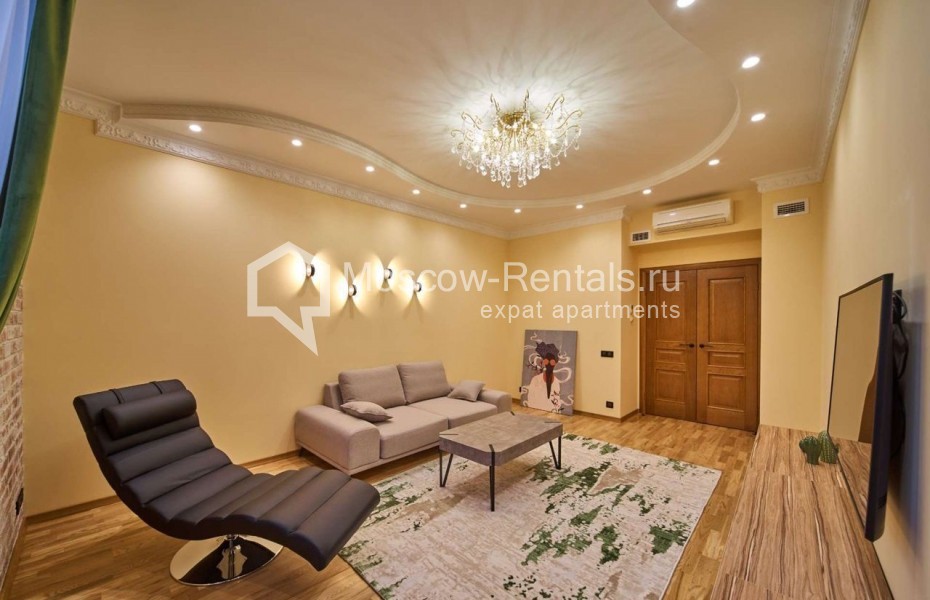 Photo #5 3-room (2 BR) apartment for <a href="http://moscow-rentals.ru/en/articles/long-term-rent" target="_blank">a long-term</a> rent
 in Russia, Moscow, Chistoprudnyi blv, 9с/1