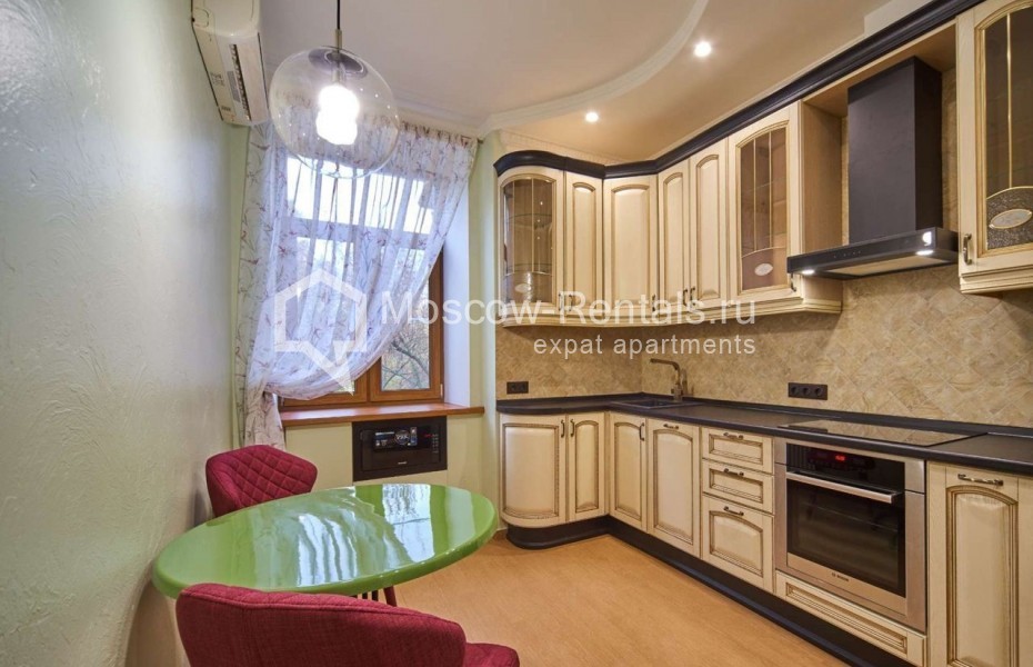 Photo #19 3-room (2 BR) apartment for <a href="http://moscow-rentals.ru/en/articles/long-term-rent" target="_blank">a long-term</a> rent
 in Russia, Moscow, Chistoprudnyi blv, 9с/1