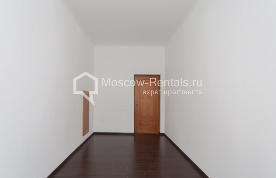 Photo #7 4-room (3 BR) apartment for <a href="http://moscow-rentals.ru/en/articles/long-term-rent" target="_blank">a long-term</a> rent
 in Russia, Moscow, Krivoarbatskyi lane, 19