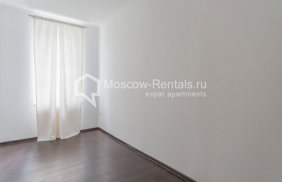 Photo #10 4-room (3 BR) apartment for <a href="http://moscow-rentals.ru/en/articles/long-term-rent" target="_blank">a long-term</a> rent
 in Russia, Moscow, Krivoarbatskyi lane, 19