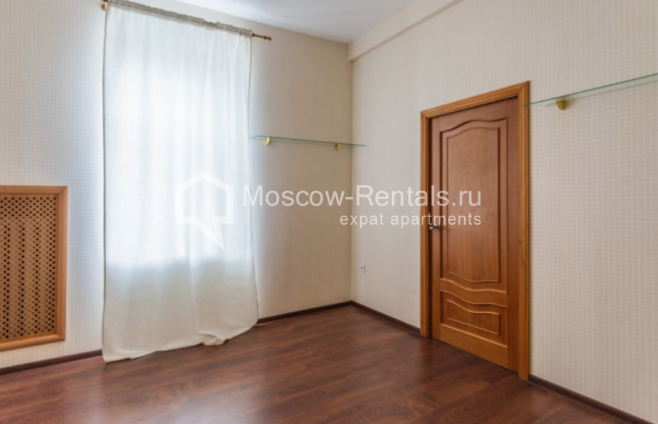 Photo #13 4-room (3 BR) apartment for <a href="http://moscow-rentals.ru/en/articles/long-term-rent" target="_blank">a long-term</a> rent
 in Russia, Moscow, Krivoarbatskyi lane, 19