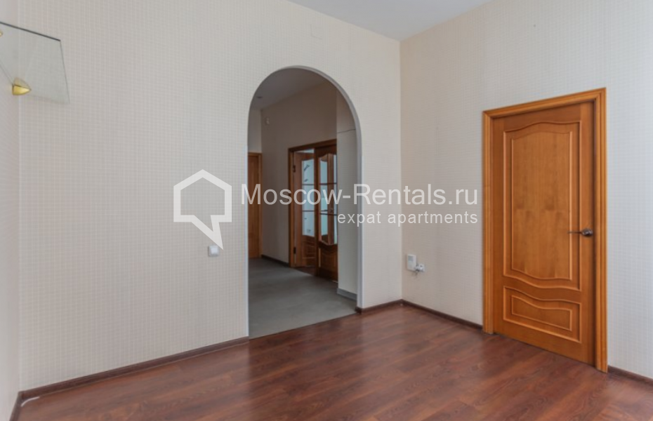 Photo #14 4-room (3 BR) apartment for <a href="http://moscow-rentals.ru/en/articles/long-term-rent" target="_blank">a long-term</a> rent
 in Russia, Moscow, Krivoarbatskyi lane, 19